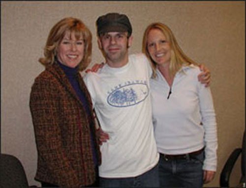 Camp Superfan Nick takes a snap with Camp All-Stars Adrienne King and Amy Steele... But look at that T-SHIRT... That doesn't say Camp Crystal Lake... it says: CAMP ARAWAK!!!
