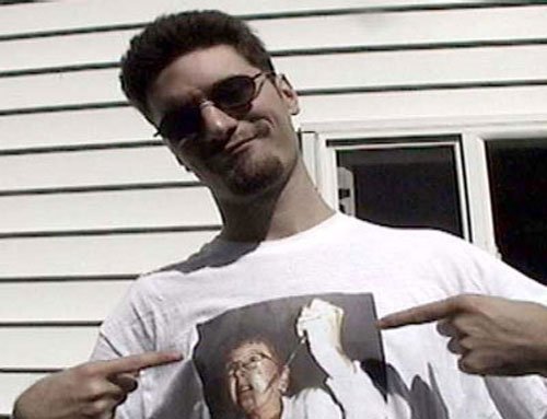 Jeff prepares for the world premiere with his slashy GRANDMA T-shirt.