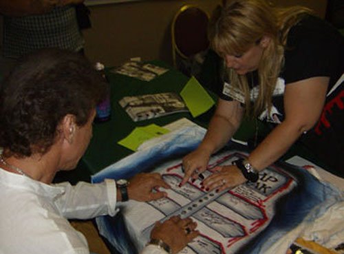 Paul signs Stacy's airbrushed Sleepaway shirt