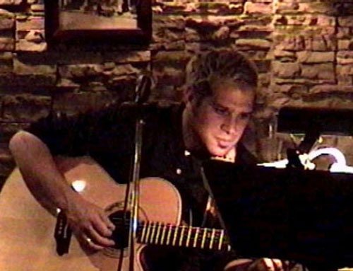 Later Saturday night, after the big SLEEPAWAY REUNION, Jonathan did some jamming at BB DOYLE'S- an NYC pub. Most of the reunion crew showed up to listen to his incredible musical talents...as well as a good group of SLEEPAWAY FANS!