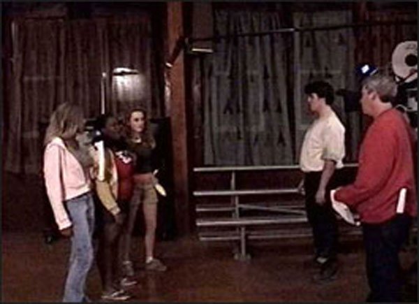 Robert makes sure Bella and gals give Al some sh*t.