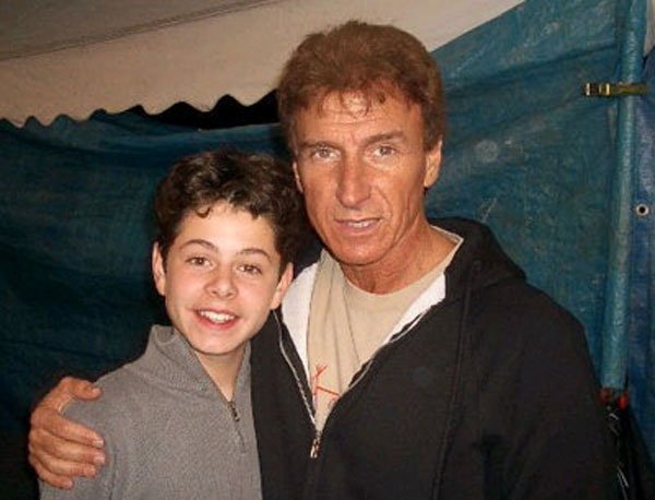 Pee Pee (Paul Iacono) and Ronnie (Paul DeAngelo) pose for a shot