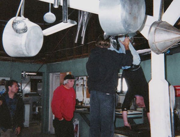 Stunt rehearsal for Mickey's fryolater murder