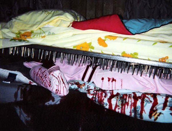 A shot of the crime scene right after Bella is killed